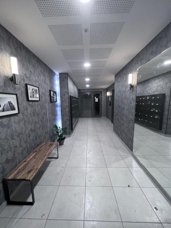 Chambre Privee Dans Un Appartement A 37 Min De Champs Elysees Sartrouville Bagian luar foto